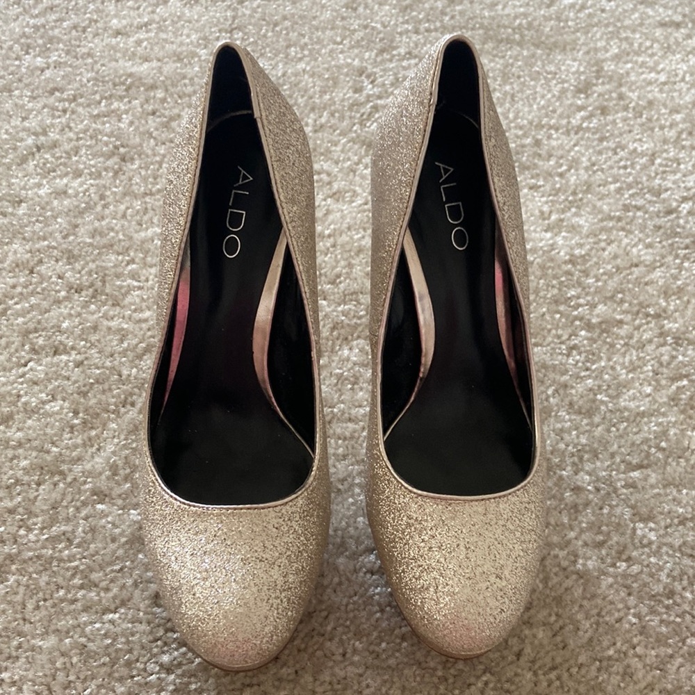 Aldo sparkly shoes size 8